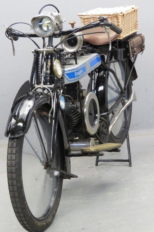 Старинный мотоцикл Douglas Model WD-20 1920