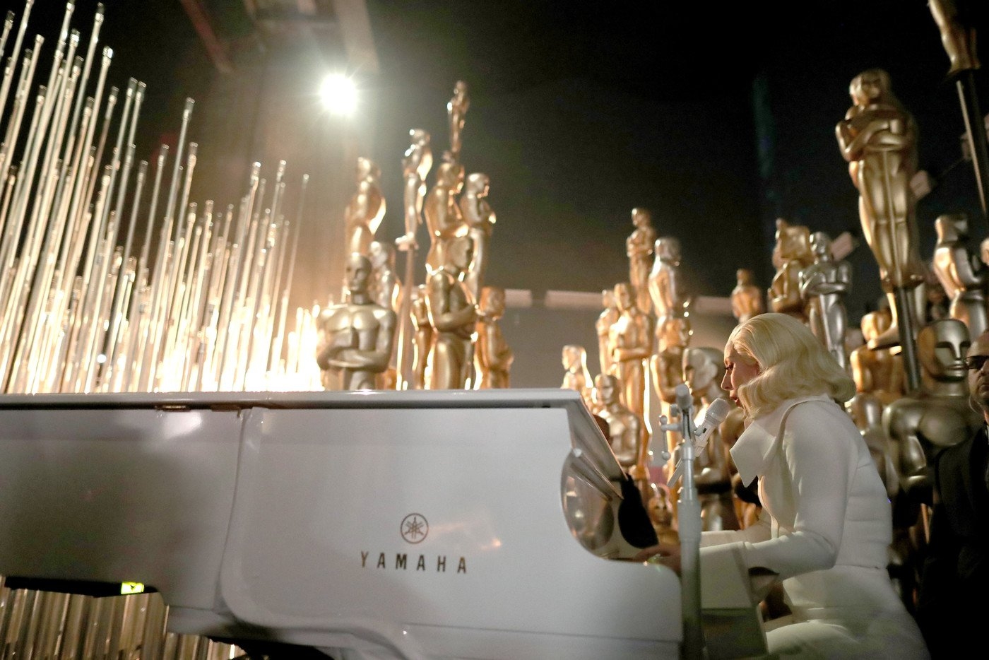 Леди Гага довела звездных гостей «Оскара» до слез (ВИДЕО)