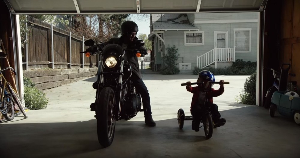Социальная реклама Harley-Davidson Live Your Legend